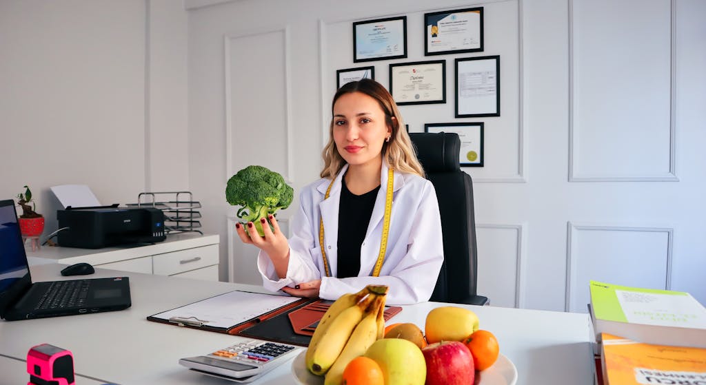 Buenos hábitos en nutrición - menús y dietas especiales · formación FUNDAE