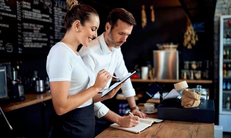 Gestión del negocio y servicios en restaurantes y bares · formación FUNDAE
