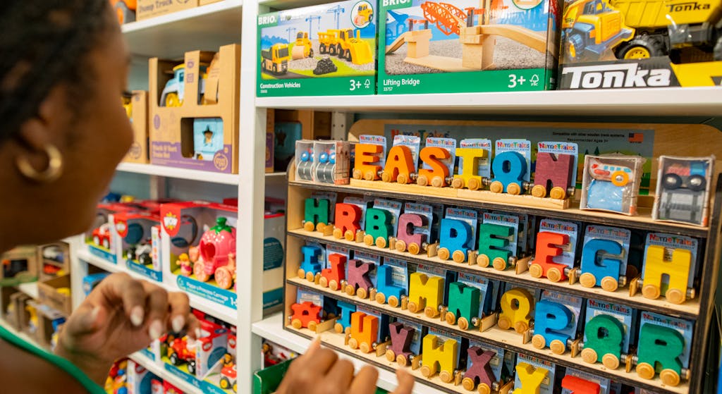 Escaparatismo en tiendas de ocio y regalos y técnicas de marketing · formación FUNDAE